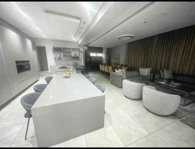 6 BEDROOM HOUSE FOR SALE IN MIDSTREAM RIDGE